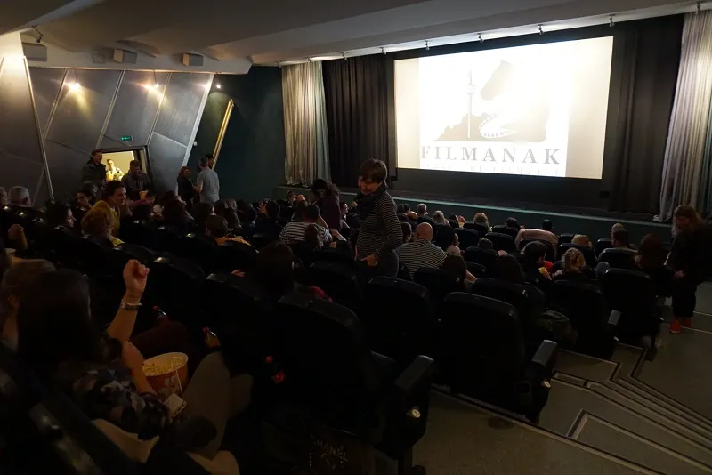 Publikum im Kinosaal bei FILMANAK 2018