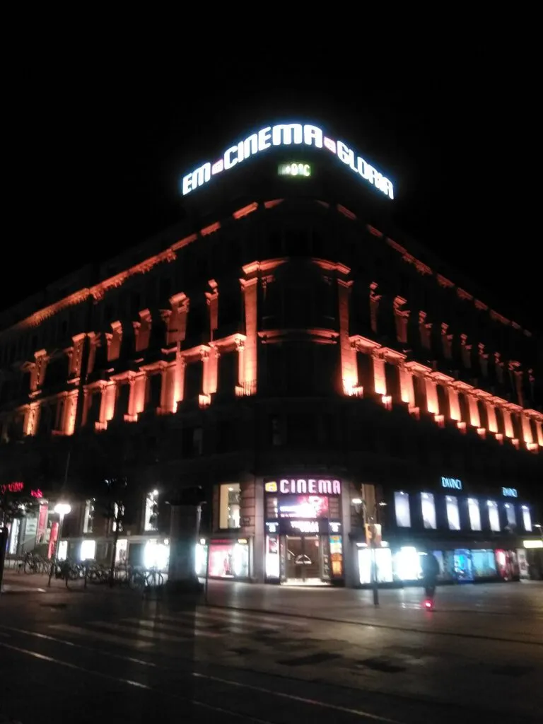 Das Kino Cinema in Stuttgart bei Nacht