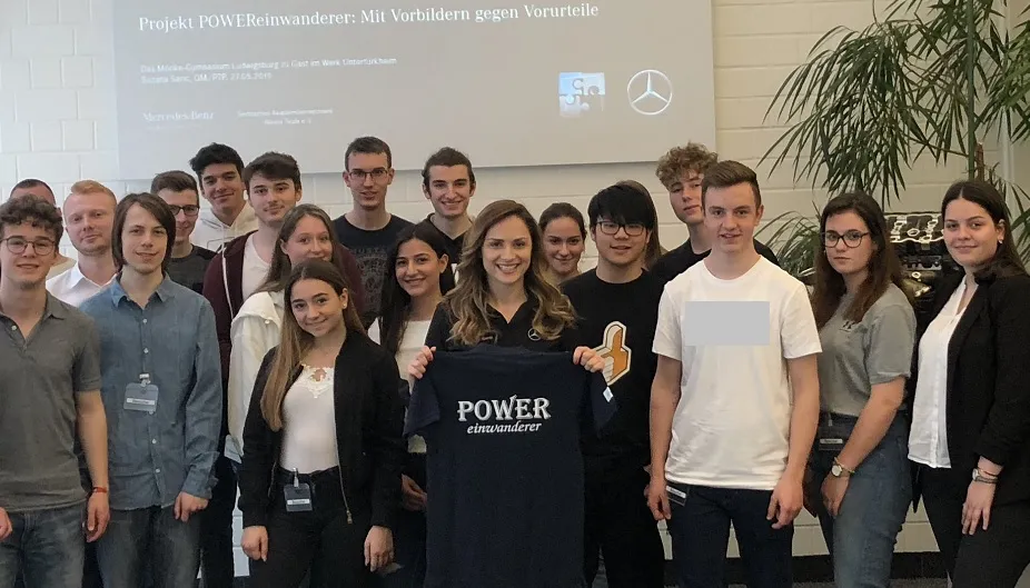 Schülerinnen und Schüler bei Mercedes-Benz in Untertürkheim, 2019