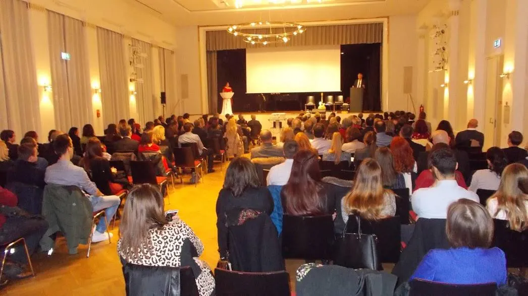 Voller Saal im Kursaal Bad Cannstatt bei der Jubiläumsfeier 2017